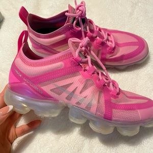 Women’s Nike Air Vapormax in hot pink + Barbie pink. Running + training shoe.